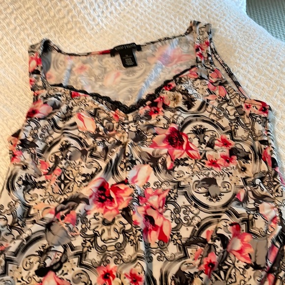 Top - Picture 1 of 1